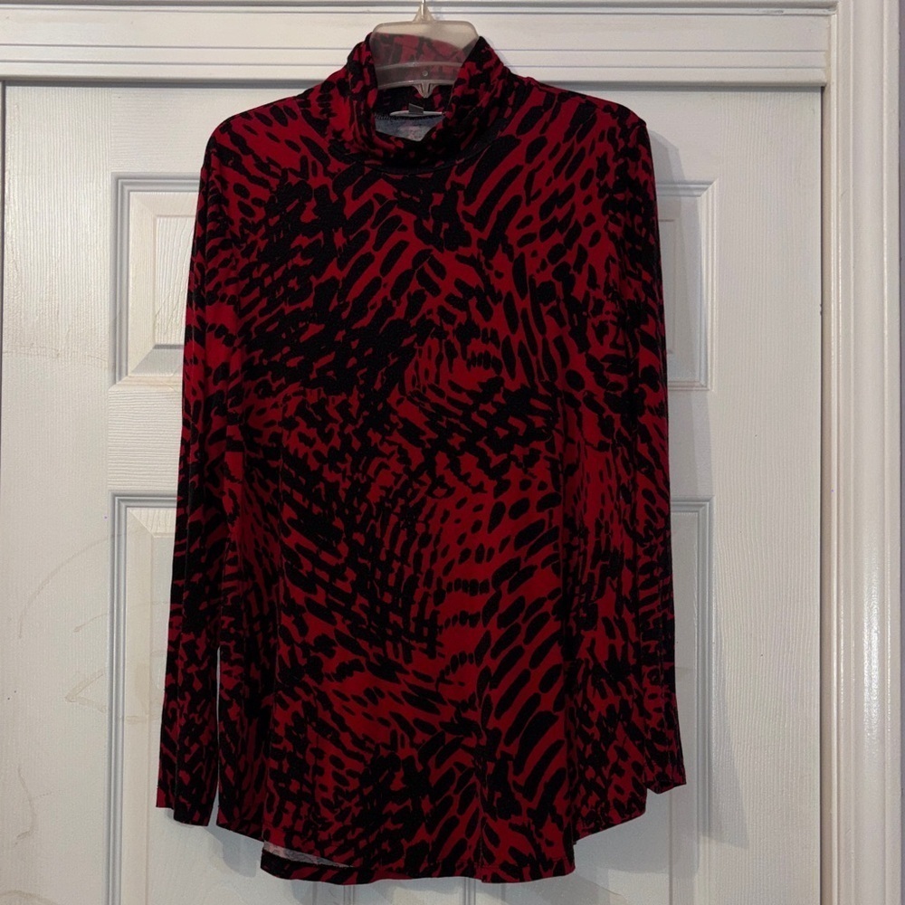 JM Collection Red and Black Abstract turtleneck Size L